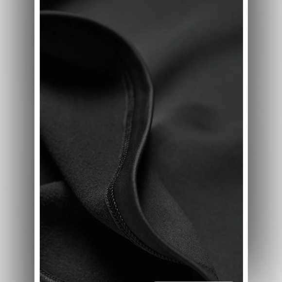 Alo Yoga Airbrush Warm Nocturne Long Sleeve in black - Picture 15 of 15